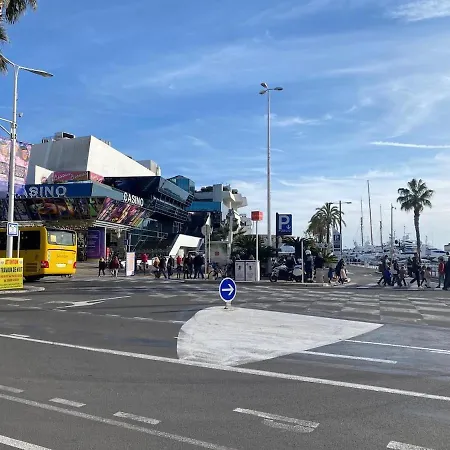 Palais Des Festivals Meuble * קאן